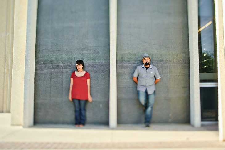 lincoln NE photographer, engagement pictures, east campus, outdoor engagement